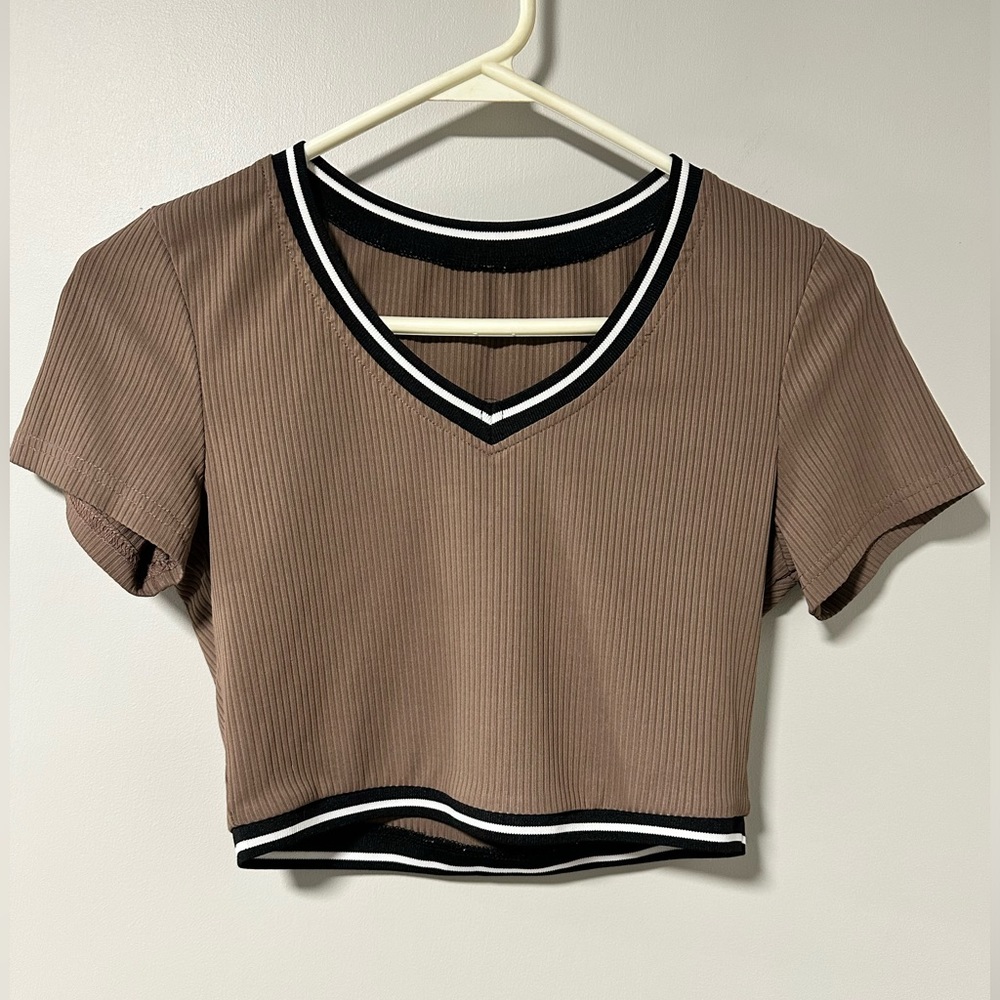 SHEIN V-Neck Crop Top Contrast Piping Size S